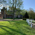 Chateau De Ramegnies-chin